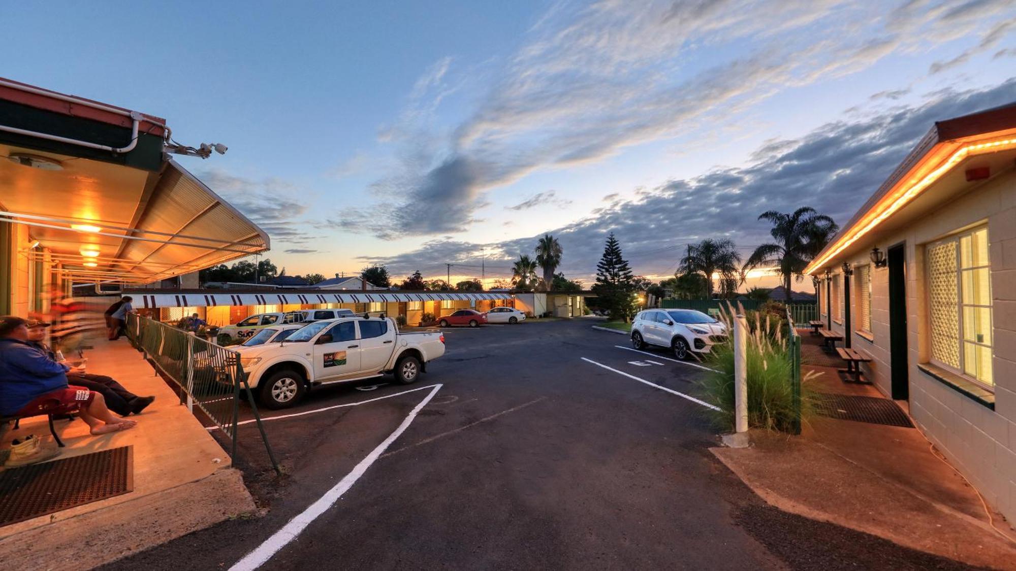 Peak Hill Golden Peak Motel Peakhill المظهر الخارجي الصورة